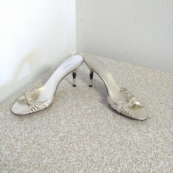 Gucci Metallic Gold Leather Sandals - Picture 4 of 7